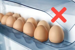 ¿Cómo conservar los huevos afuera o en el refrigerador?