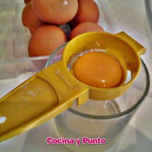 ¿Cómo conservar yemas de huevo crudas?