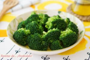 ¿Cómo se cocina el brocoli para que quede verde?