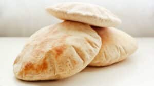 ¿Cuál es la diferencia entre pan pita y pan normal?