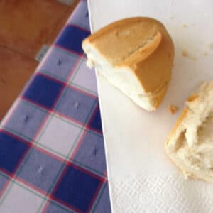 ¿Cuánto pesa un trozo de pan blanco?
