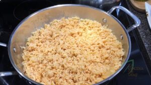 ¿Cómo calentar arroz en la cocina?