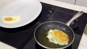 ¿Cómo hacer huevo frito arguinano?