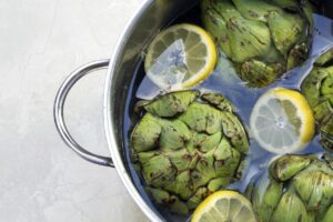¿Cómo tomar el agua de alcachofa para bajar de peso?