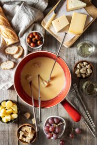 ¿Qué tipos de quesos lleva la fondue?